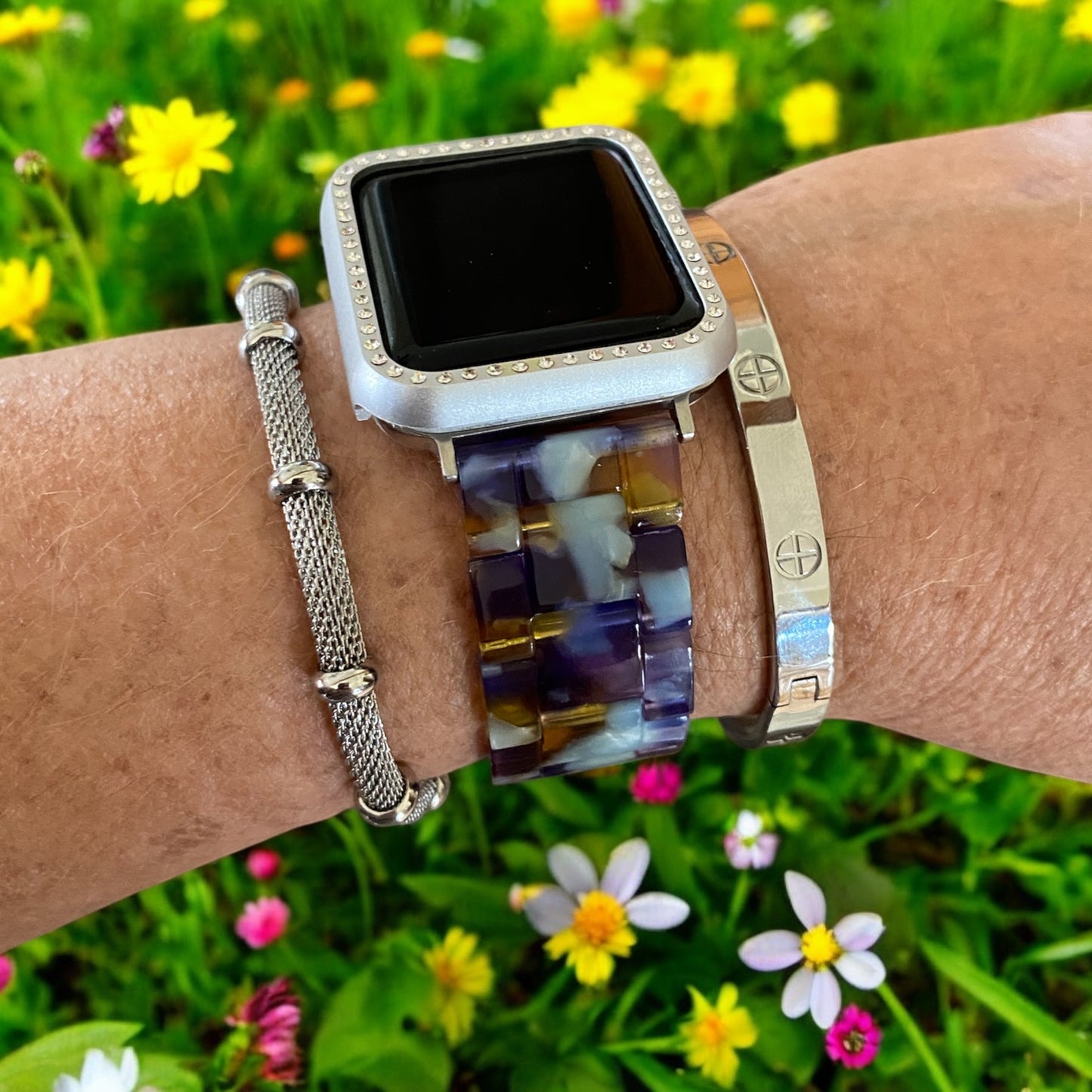 Stackable Resin Spring Apple Watch Band with Bracelets – Silver, Gold, Rose Gold Options